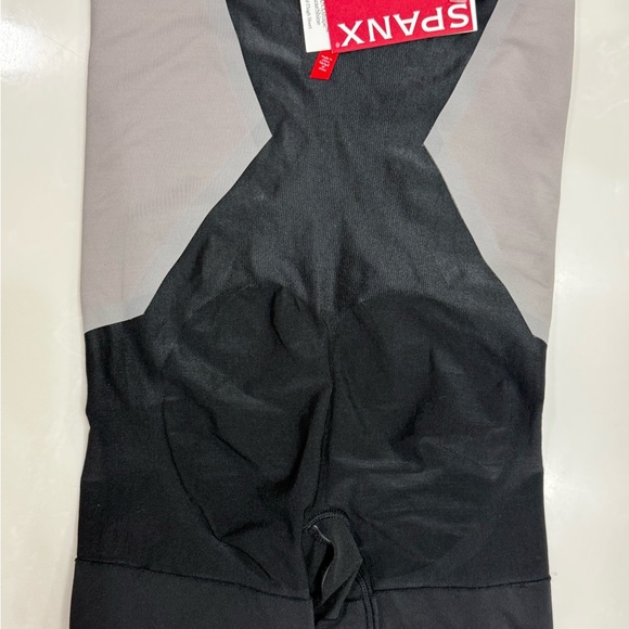 SPANX Black Shapewear Top - Picture 6 of 7